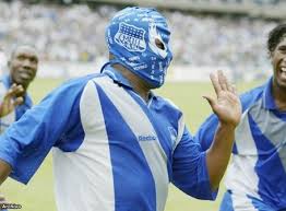 RadioHuancavilk's tweet photo. #EXCLUSIVO
EN VIVO 🔵🔵
'Cuqui' #Juárez, goleador histórico de #Emelec en @RadioHuancavilk
"Yo con todos los que compartí delantera me llevé bien, #Grazziani, #Kaviedes, #Kenig u #Otilino pero como jugador me comprendía más con #Otilino" https://t.co/kCfrPIB84m