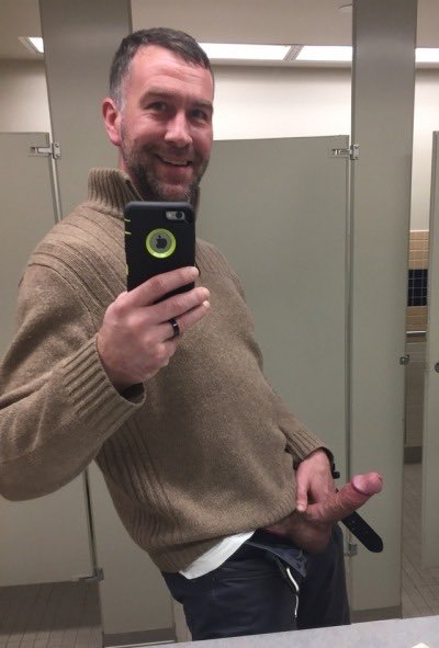 cumslutwhoreXXX's tweet photo. Married daddy showing his cock #married #MarriedLife #cock #dick #ring #selfie #naked #nakedselfie #dad #daddy #DaddyGang #marry https://t.co/05tme4FIkG