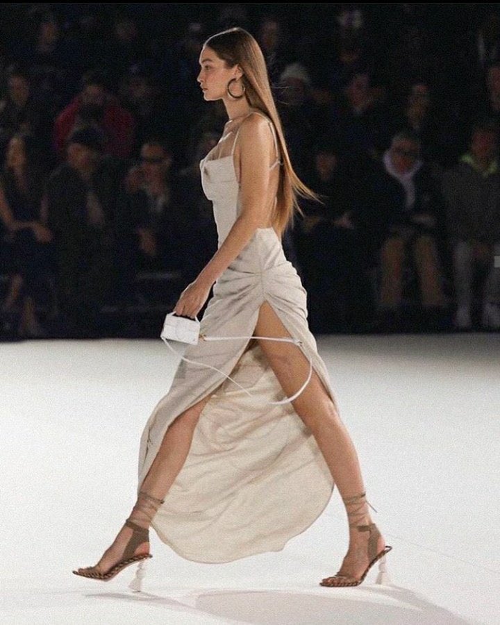 minipinkjodie's tweet photo. the way gigi hadid was already pregnant and gave us THIS serve her fucking mind https://t.co/8BclPnojSS