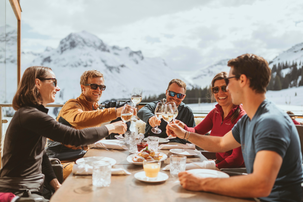 WarrenMillerMov's tweet photo. This how a skiing day at the Arlberg in Austria ends. #feelaustria #arlberg #lechzuers #stantonamarlberg #stuben
© Arlberg Marketing_Christoph Schoech https://t.co/2aXcgh0wH8