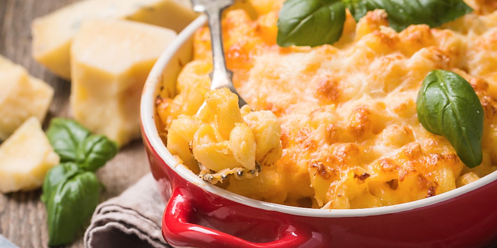 Satisfy your comfort food cravings this weekend with our Homestyle Mac &amp; Cheese Sunday Dinner.

For details and to view our Sunday Dinner To-Go Menu: ow.ly/Xq0850z8gVT

#EldoradoResort #SmackDAB #SundayDinner #DinnerToGo #TakeOut #Kelowna #YLW #ExploreKelownaLater