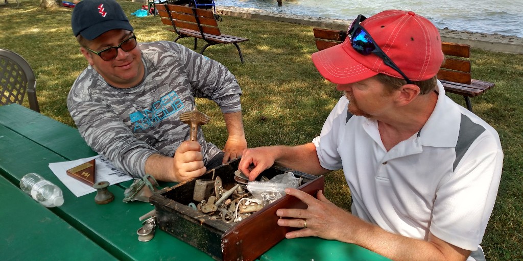 IntLightning's tweet photo. Right now many of us are doing a lot of shore side activities. At regattas we have fun out on the water or on shore. Enjoy these #lightningfun shots. What is your favorite shore side activity? https://t.co/lYfLL6RwFR