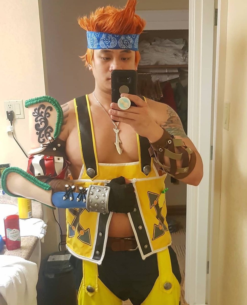 Pineapple_Props's tweet photo. @jessblazecos @officialaesthel I mean, I've done wakka.. Lol I would deff need to fix things up with him though (Holmat 2018) https://t.co/t9c3kR11vN