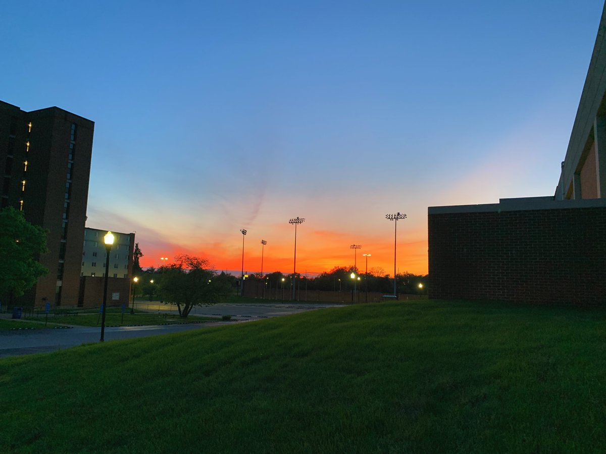 nataliekellley's tweet photo. took a walk on campus last night.. thanks @wku for reminding me why it was so hard to leave :( https://t.co/RUuuyeFyNy