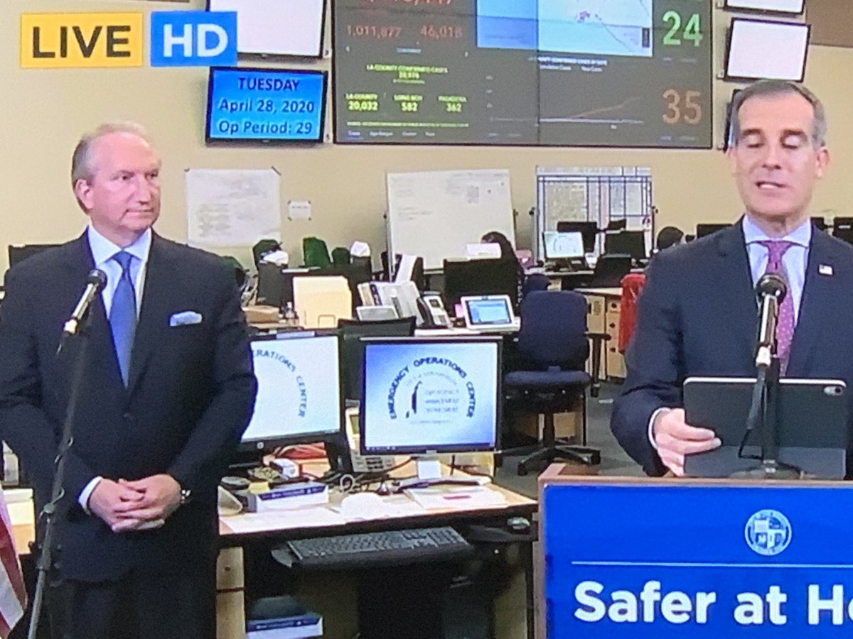 KevBarn14's tweet image. Why is @billmaher ‘s older brother standing behind our mayor?