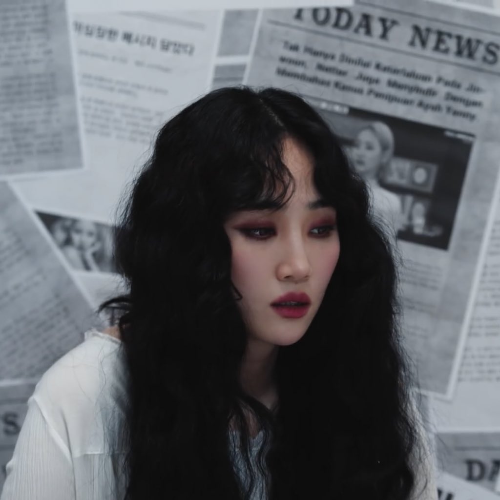 hatfeltarchive's tweet photo. 'Life Sucks' music video has surpassed 100K views and 21K likes on YouTube! 

It’s the first music video of '1719' era to achieve this 💙

Watch: https://t.co/DhR99eFDlu https://t.co/5zYhfdrJDE