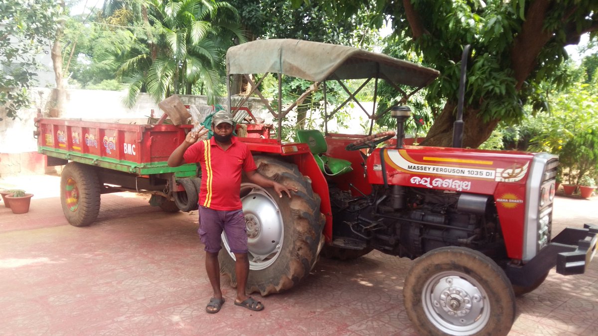 SubrotoSkills's tweet photo. The man &amp; the machine. In difficult times like this, Bhima Naik is here to keep the City clean. Thank you Bhima, thank you Bhubaneswar Municipal Corporation &amp; partner Jagruti. When we pass a municipal worker, let us pause, wave at them to let them know how precious their work is. https://t.co/hW1G9gG1Po