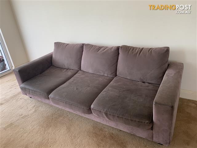 TradingPostcom's tweet image. Free sofa, chair &amp;amp; table ready for pickup! Click for more detail tradingpost.com.au/House-And-Gard…