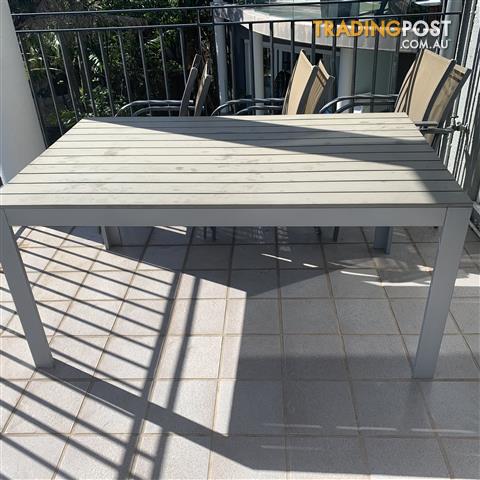 TradingPostcom's tweet image. Free sofa, chair &amp;amp; table ready for pickup! Click for more detail tradingpost.com.au/House-And-Gard…