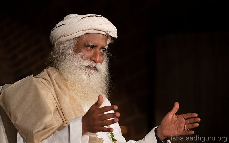 IshaEurope's tweet photo. If you have children, first of all, you have to establish integrity. Your words and your actions should match. #SadhguruQuotes #WednesdayMotivation #WednesdayThoughts https://t.co/l75FdcaSsG