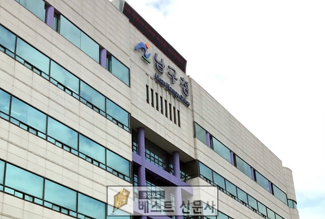 [울산남구 : 이경환 기자] 장생유통, 남구 드림스타트 아동에 라면 및 마스크·손소독제 전달   장생유통(대표 장종지)이 28일 코로나19로 어려움을 겪고 있는 남구 드림스타트 아동에 전달해 달라며 라면 100박스와 마스크·손소독제 각 100개를 전달했다.   후원받은… usg.bestdaily.co.kr/bbs/board.php?…