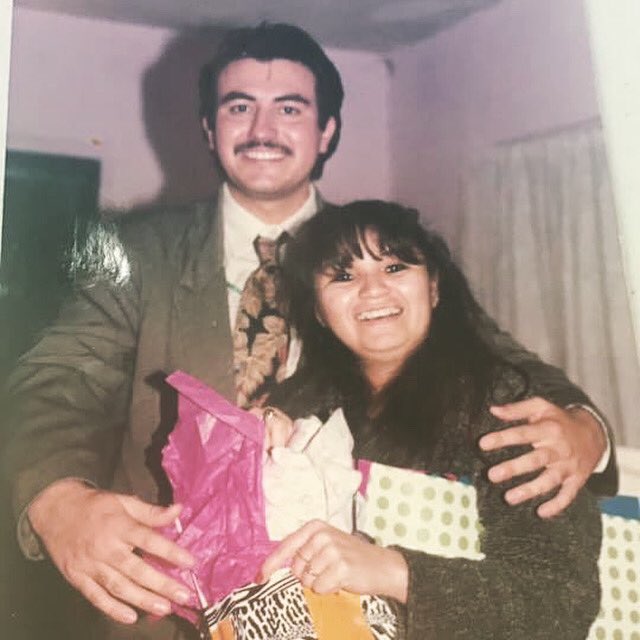 juanjosereyes's tweet photo. #ECA #unison #cbtis11 #federal3 #narcizomendoza esta foto es cuando tenia 23 años recién terminada mi carrera de contador público con Aida amiga de la generación https://t.co/Wvhq05TV5b