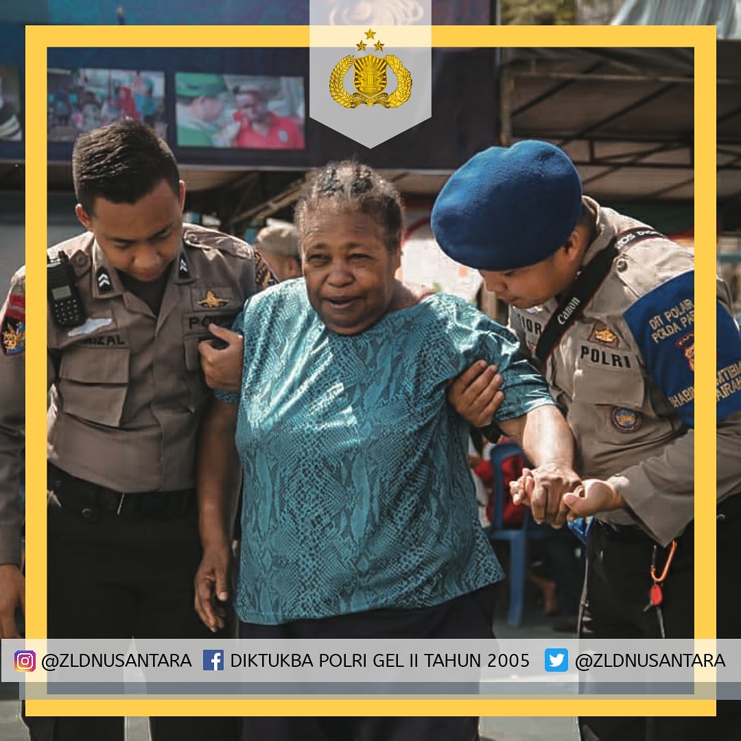 ZLDnusantara's tweet photo. Polri selalu hadir melayani masyarakat dengan sepenuh hati. Jaya terus #polisi_indonesia!
Photo by @fiqri_zld_papua
#ZLDnusantara
#ZLDpapua
#Polwan32
#LibasII
#IMP4
#polri
#Covid_19
#DirumahAja
#SocialDistancing https://t.co/ve58Wrl23G