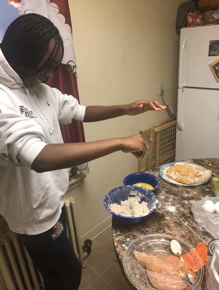 LaiyahJa's tweet photo. Cook on and off the court 👩🏾‍🍳🏀 https://t.co/CuKaJOIm7B