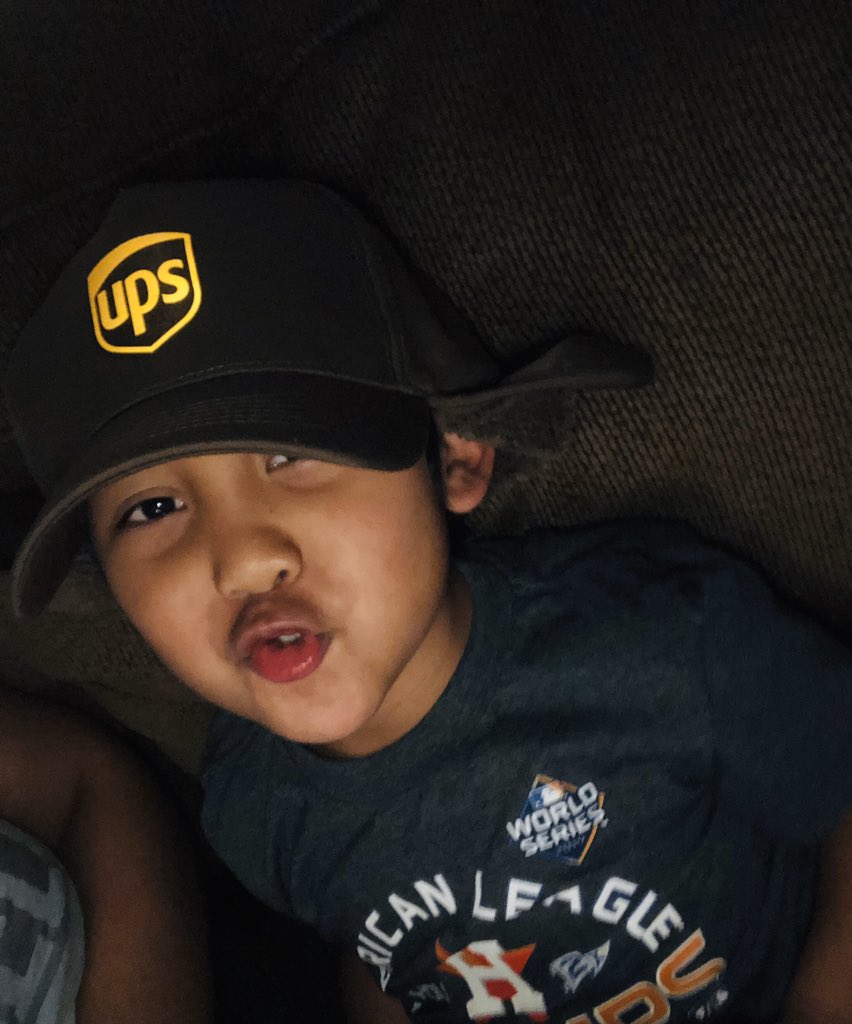 c_d_salvador's tweet photo. This pre-K tiger wants to make sure everyone knows who his 🦸♂️ 🦸🏻♀️ are #thanksUPS #WeAreHicksElem #EssentialWorker #sonofUPS #deliverydriver @mshoaglin @HicksTigers #UPSFamily https://t.co/KU3wB2Ccnq