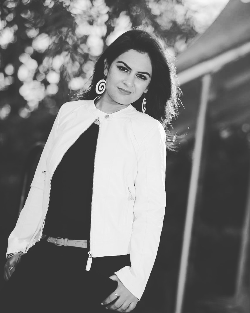 IDivyaChaudhary's tweet photo. મન એવું રાખો જે કદી ખોટું ના લગાડે.. 
દિલ એવું રાખો જે કદી દુખી ના કરે.. 
સ્પર્શ એવો રાખો જેનાથી દર્દ ના થાય.. 
અને સંબંધ એવો રાખો જેનો કદી અંત ના થાય.

#DivyaChaudharyOfficial #DCDigital #DivyaChaudhary #MitulChaudhary #MUSIC #videos #LivePogram #GarbaQueenOfGujarat #Gujarat https://t.co/U3wrOBSXaW