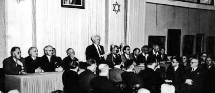 tequieremos's tweet photo. Today is the independence day of #Israel72. A brief thread on how the jews who in 1933 were only 12% of the total population and held 3% of the total land in Palestine seized 80% of the area in 1948 after carrying out the ethnic cleansing of Palestinians. 
#YomHaatzmaut 

(1/n) https://t.co/cyBgqPrSwk