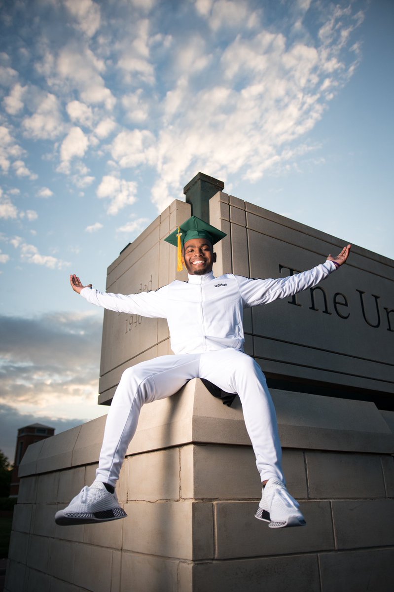 Gilded_Images's tweet photo. Don’t sleep on these grad photos! Book your shoot now #uncc20 https://t.co/tebuA3Xb2G