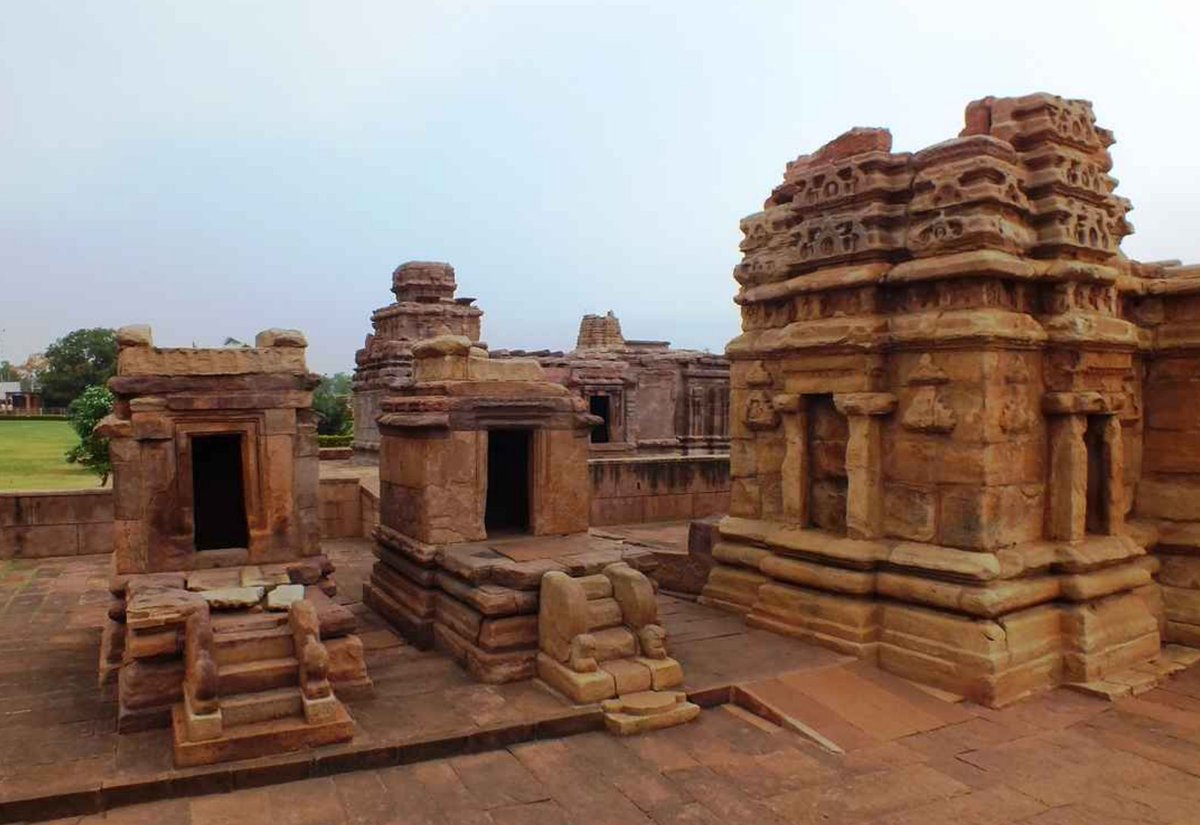- Chalukyan king established temples at Places such as Aihole, Badami, and Pattadakal  #bagalkot Uttara Karnataka.- The monuments built in 6th & 8th centuries are examples of the best of  #Chalukya  #architecture  of that era!- The largest temple of Badami is Virupaksha Temple.