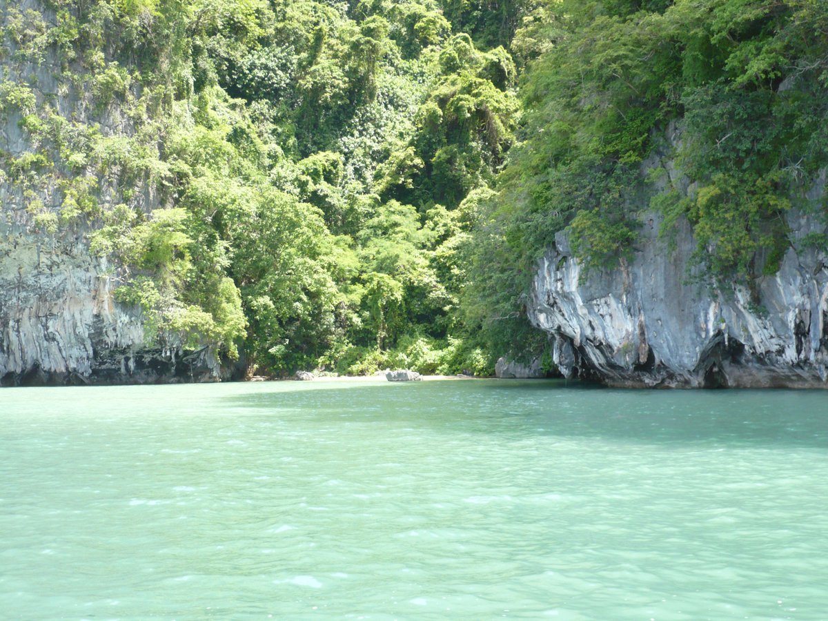 Dobboinaus's tweet photo. @katherinefeeney   almost drowning swimming back from the Pirates cave in Thailand in 2009 with @Nodwink and @AniitaEllen  #unfitted #lunch n #beer don't mix https://t.co/fDuAAExofB