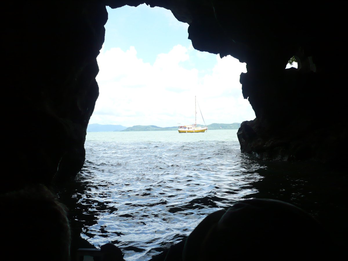 Dobboinaus's tweet photo. @katherinefeeney   almost drowning swimming back from the Pirates cave in Thailand in 2009 with @Nodwink and @AniitaEllen  #unfitted #lunch n #beer don't mix https://t.co/fDuAAExofB