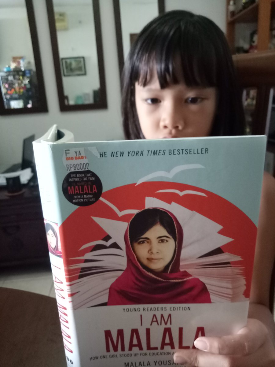 Mich_Ann92's tweet photo. @Malala She started reading your book two days ago! Now she's almost finished. Her name is Kaela and she said Hi, to you. https://t.co/OjYhRmBVVg
