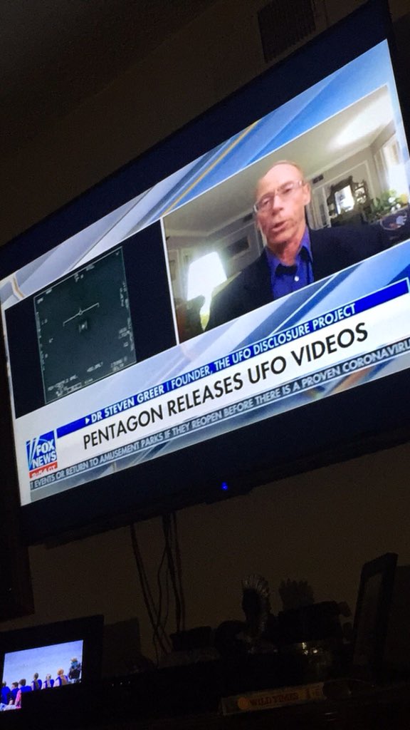 arnold_zanew's tweet photo. Does this mean the X Files was a documentary? @davidduchovny can you confirm? https://t.co/a9Pv39hUiR