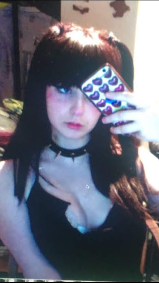 camillevignola1's tweet photo. Im fucking beautiful you’re ugly and worthless give me all your money little paybank #findom #domina #dominatrix #paybank #moneyslqve #findomgodess #FinDominatrix #findomgodess https://t.co/XgZnCK6648