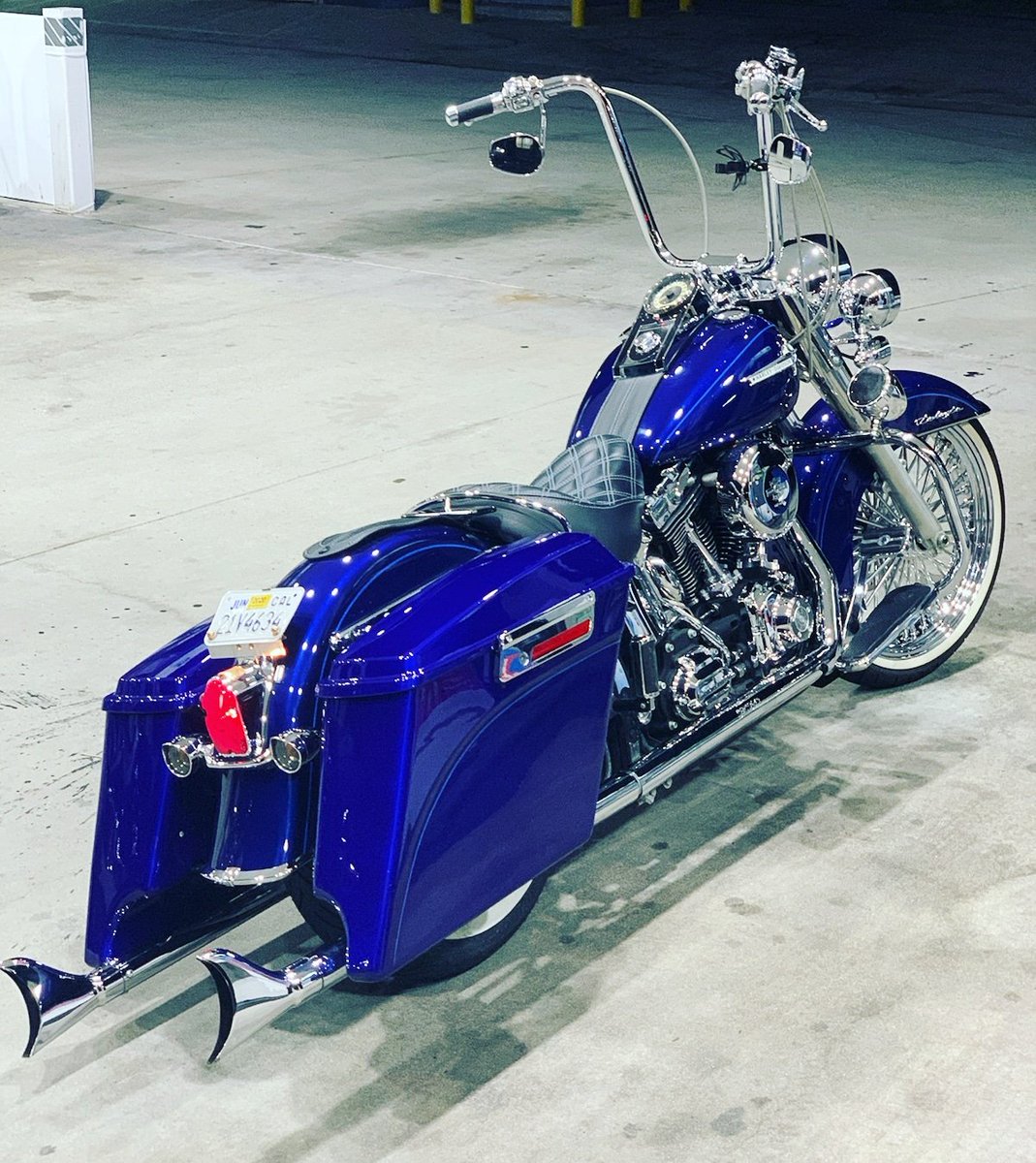 KingMatrikz's tweet photo. My new mistress #SoftailDeluxe #HarleyDavidson #BikerLife #GangsterStyle https://t.co/g1NYSd4kQF