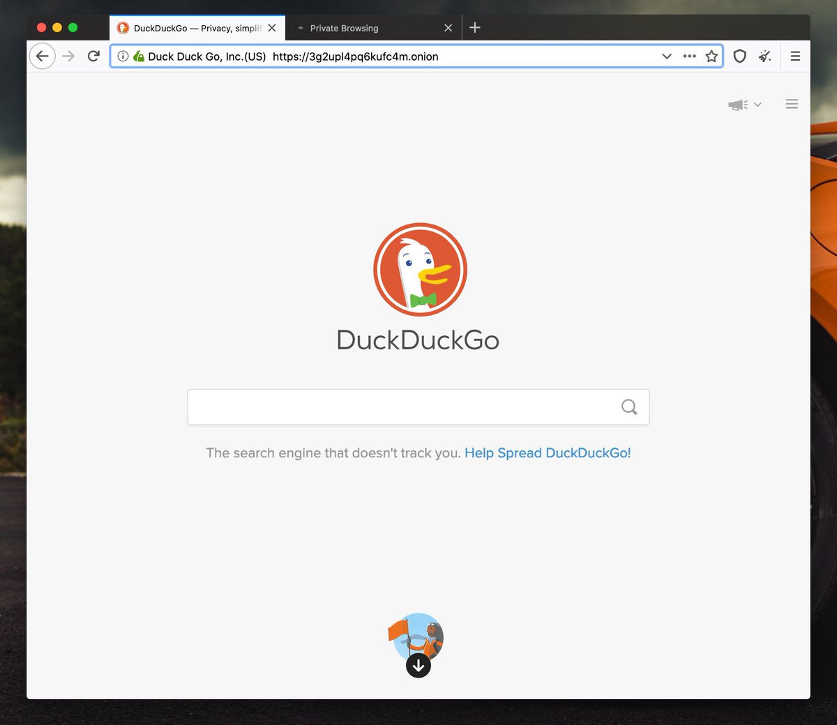 Nak bukak dark web ni sebenarnya senang je, kena install Tor browser la. Boleh download free je kat website  http://torproject.org . Ni contoh aku buka dark web (gambar kiri) tapi aku takde buka la illicit web. Kalau perasan, tengok domain DuckDuckGo tu  https://3g2upl4pq6kufc4.onion 