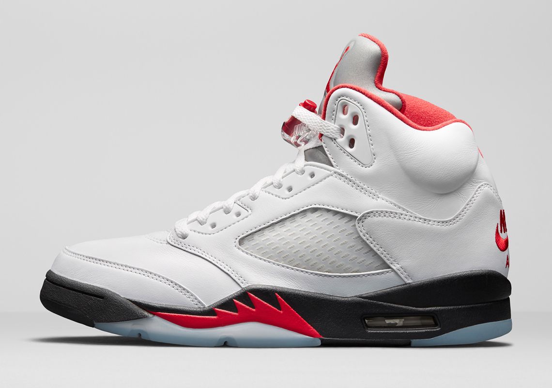 Sneaker News tweet media