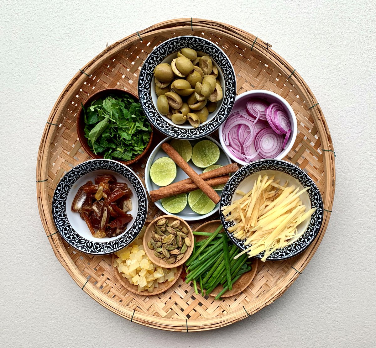 sixsenses's tweet photo. Super Selenium (Se) is another immune boosting & anti-oxidant superhero. Good thing we’ve got Chef Jonathan in the kitchen this Friday to show us how to make a One Pot Chicken Lemon Cous Cous for dinner! #AtHomeWithSixSenses #EatWithSixSenses #SuperSelenium #OnePotMeal https://t.co/mZr29CwiA2