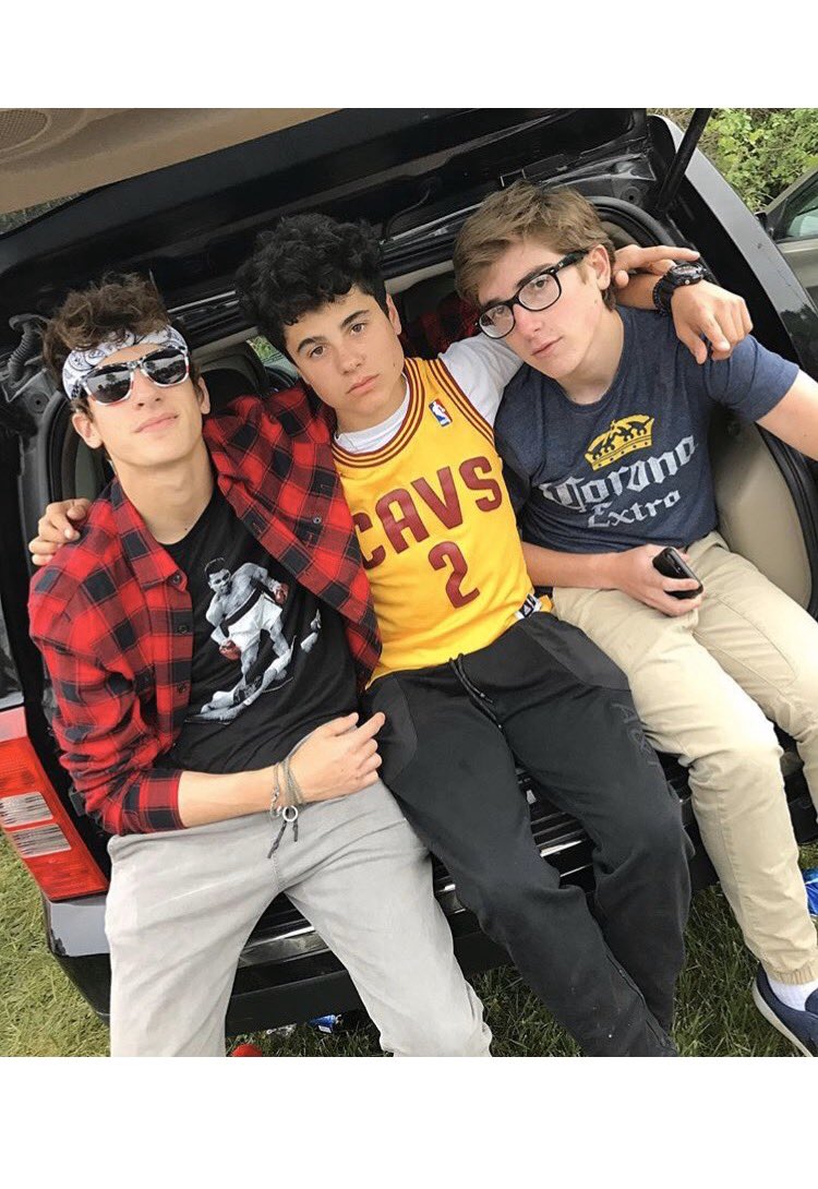 Rory_Nolan22's tweet photo. Happy birthday to my best friend in the world!🎊🎊🎉🎈🎈🎈🎈🎉🎉🎊🎊❤️❤️❤️❤️ I hope your day has been amazing it sucks we can celebrate! Have had so many awesome memories with this kid and many more to come!!!! Love you brother hope it was great!!!!🎉🎊🎈❤️❤️❤️❤️ @marcocarlone1 https://t.co/o43D0LFYuJ