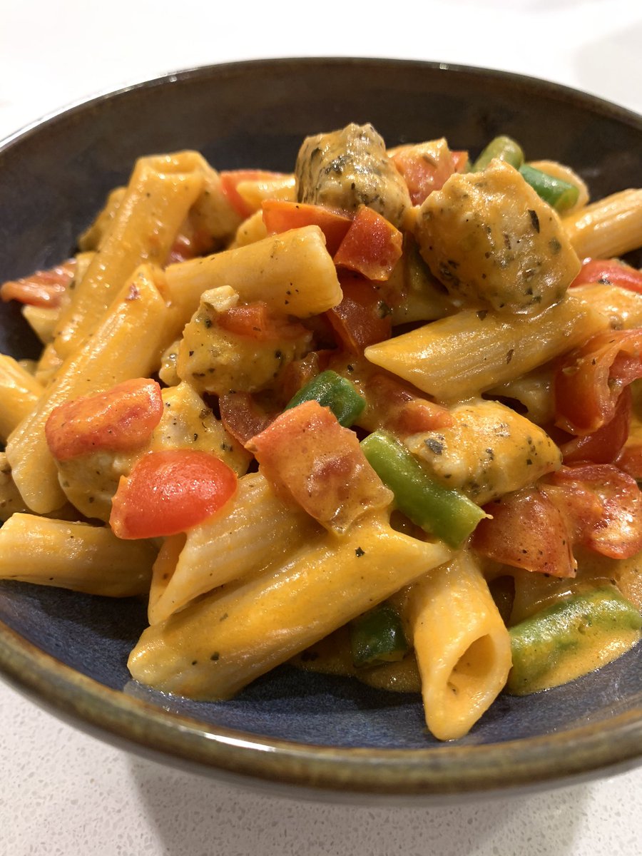 In this addition of #quarntineEats we used up a ton of veggies in the fridge. We made #glutenfree #penne with #chicken, tomatoes &amp; #greenBeans covered in #roastedRedPepper #CreamSauce.
