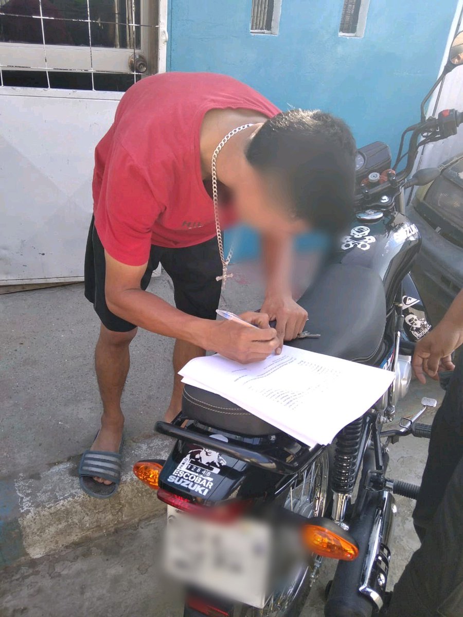 PoliciaEcuador's tweet photo. En los operativos realizados en diversos puntos del #DistManta, #Manabí, con el fin de que se respete el #ToqueDeQueda, han sido sanciondas 26 personas. 

#TrabajamosPorTuSeguridad 
#QuédateEnCasa https://t.co/49BIuiuNTI