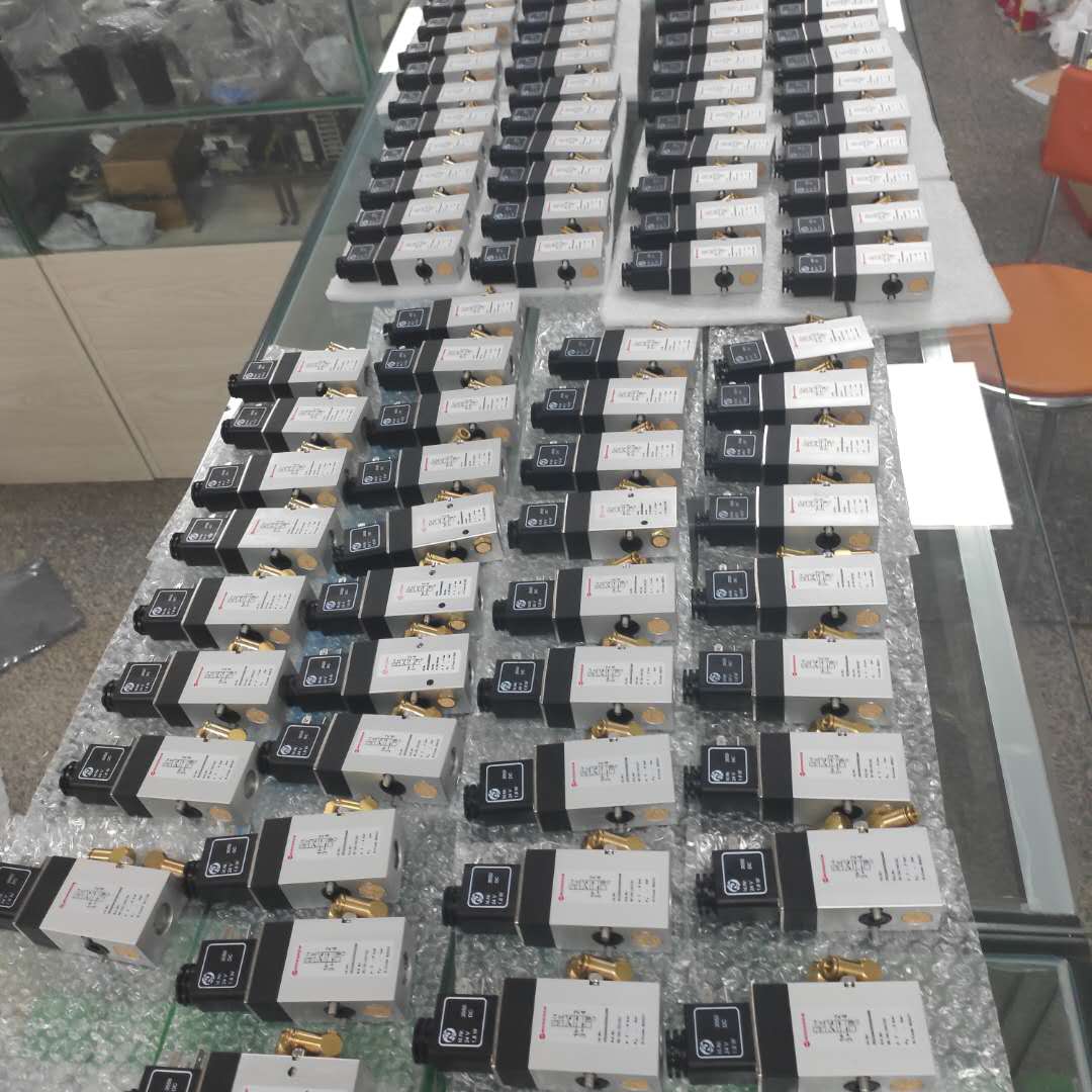Vera36021045's tweet photo. 98.184.1051 4/2-way valve
Very good quality
Offset printing machinery parts supplier
Whatsapp:+86 13711366526 https://t.co/5xvLGnjADP