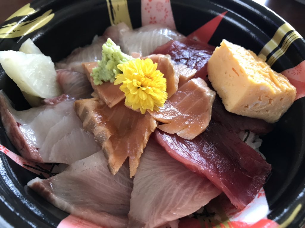 Miki 上野桜木 菜の花 のランチをテイクアウト 10円でお味噌汁付きでした 500円のおにぎりランチもあるそうです 美味しかった また食べたいな T Co 730p5qair5 テイクアウトしよう 上野 上野桜木 菜の花 コロナに負けるな 地元応援