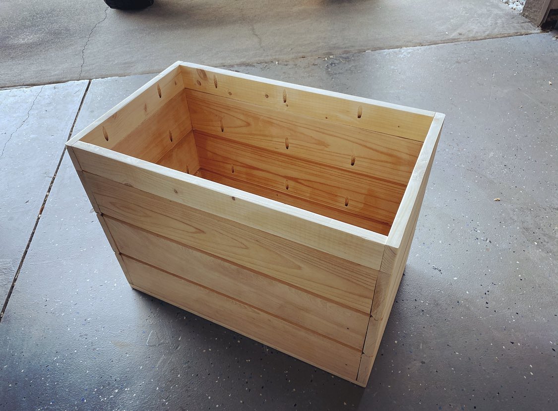 SamtheBuilder20's tweet image. Pretty stoked about our new storage bin for the boys food, treats and toys. 🤎🐶📦 #MiniProject #SamtheBuilder #MoreProjectsComingSoon