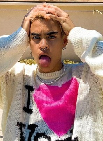 velezenergy's tweet photo. I know that is late but i wanna do it anyways so.. @Edwin_Honoret we match π
#makeupmuch https://t.co/i2rkotDuE6