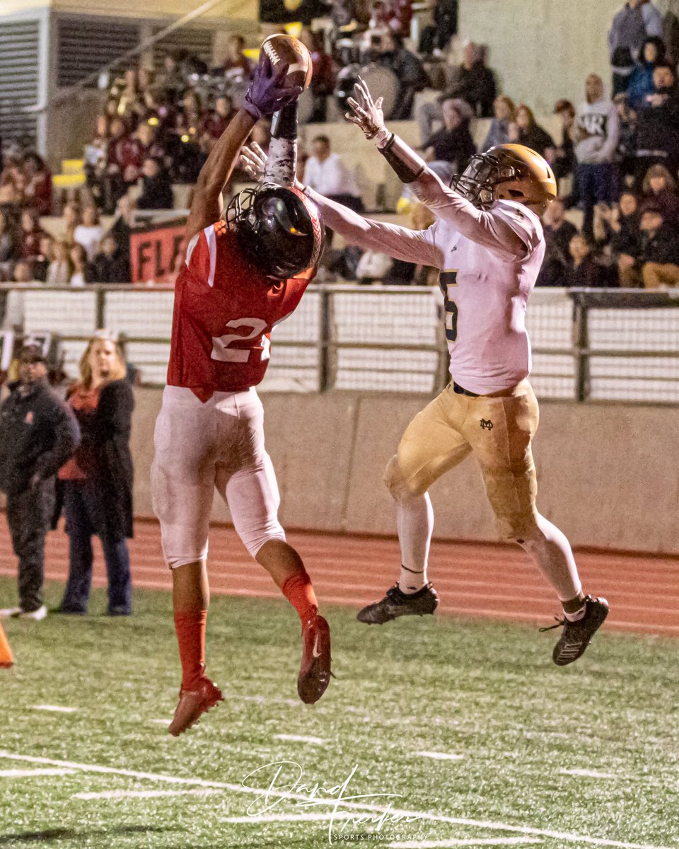 DavidFrerker's tweet photo. High School Athletes. If you play two positions always be ready. #21 of La Jolla is an amazing D1 level talent at WR. He was need to fill in at DB due to injury in a CIF playoff game. He made the play to clinch this game. You never know when your number will be called. https://t.co/H5YealeQfJ