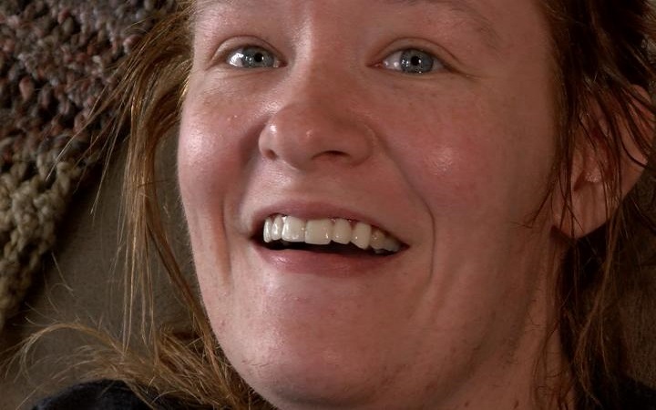 Actress and Hermstad family friend Caroline Rhea invited Hugh Jackman to send a shout out to Jaci.

ktiv.com/2020/04/28/cel…