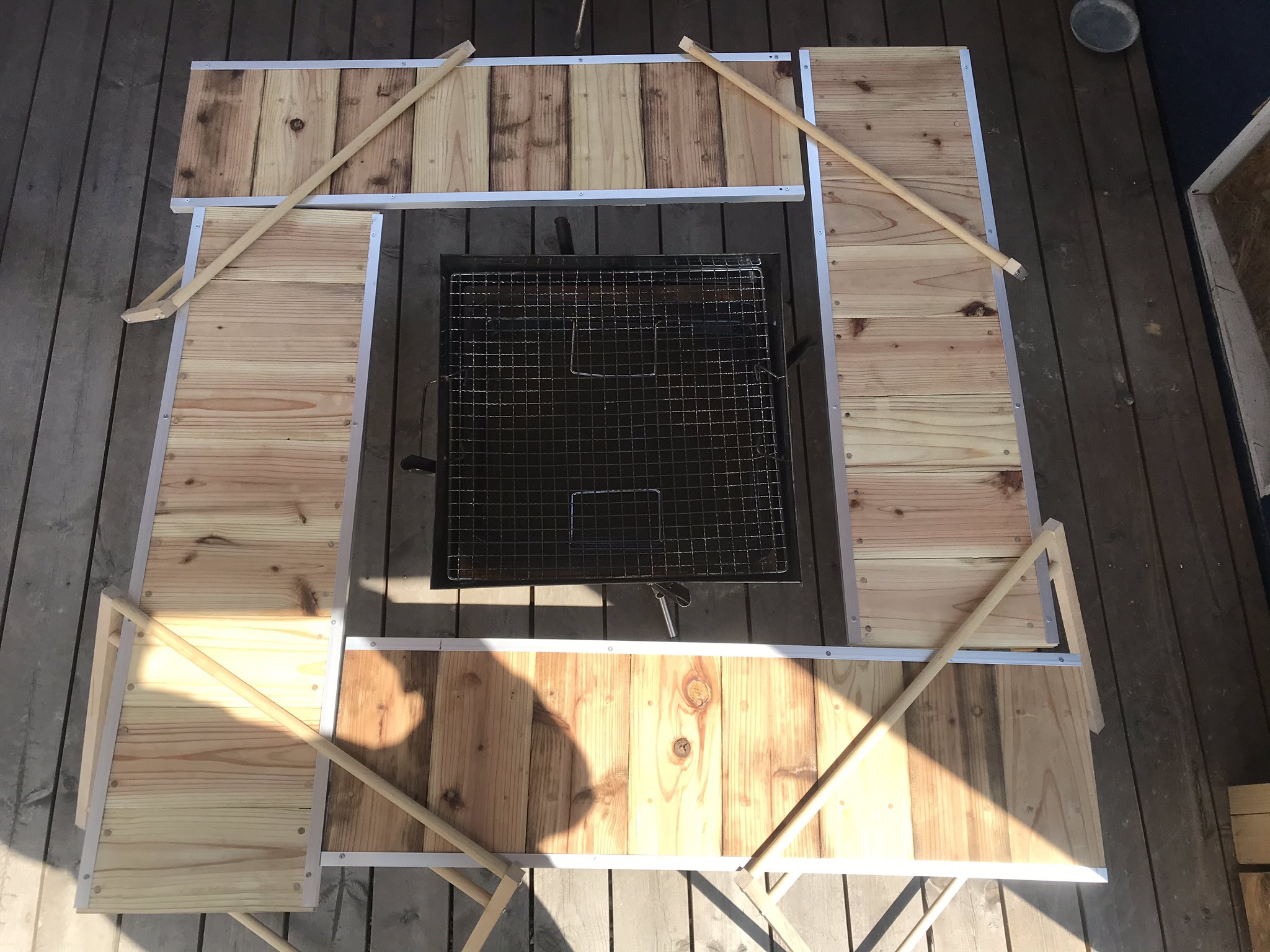 Andy Diy好き 生涯100小屋 囲炉裏テーブル出来た 脚の強度がめちゃくちゃ不安だけど 見た目はシンプルでなかなかいい気がする Diy アウトドアテーブル