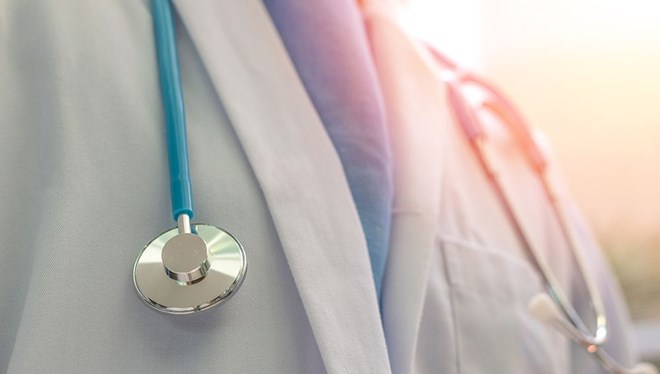 ntv's tweet photo. Eşcinselliğe "hastalık" diyen Türk doktor görevden alındı 
https://t.co/TTtIZmJtFN https://t.co/AbiWbQrMmb