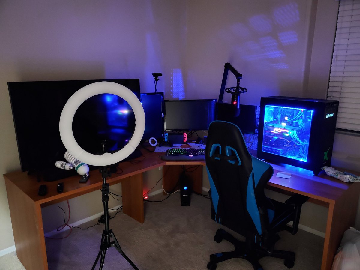 JonnoPlaysCoC's tweet photo. The new studio is slowly coming together....
This is just about everything except lights of course...... Still putting those on a switch cuz I'm pro
I may be up and running in the next day or so.....
🖥 🖥 🖥 🖥 🎮🎥🎙️⌨️🖱️.......
#youtuber #mygamingsetup #gamingpc....... https://t.co/ZuPMsWM5s1