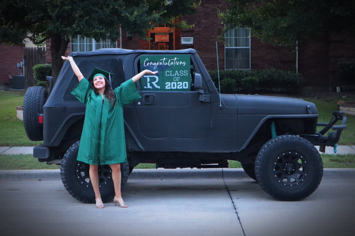 Samantha_V24's tweet photo. #PridePose #RHSRoar #TakePrideInThePRIDE #Classof2020 https://t.co/292BiJ8tLo
