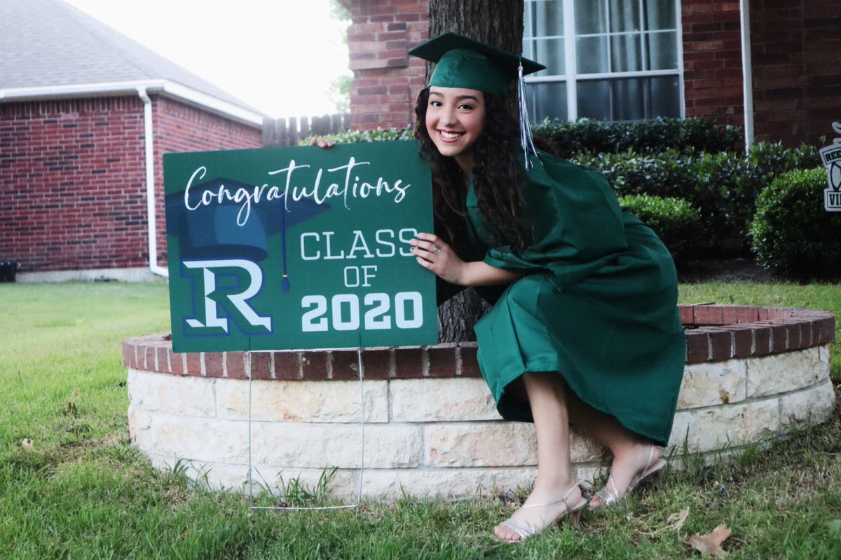 Samantha_V24's tweet photo. #PridePose #RHSRoar #TakePrideInThePRIDE #Classof2020 https://t.co/292BiJ8tLo