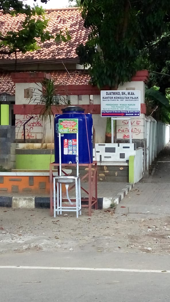dpkp11's tweet photo. tempat cuci Tangan di Alun - Alun Rembang https://t.co/DxitmJJJ8Y