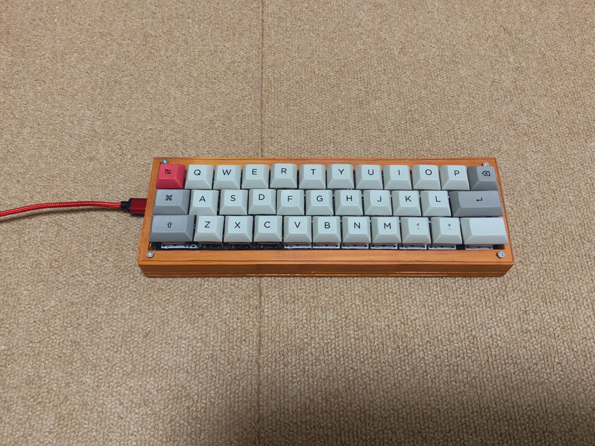 自作キーボード 試作 ステンレスプレート 杉ケース