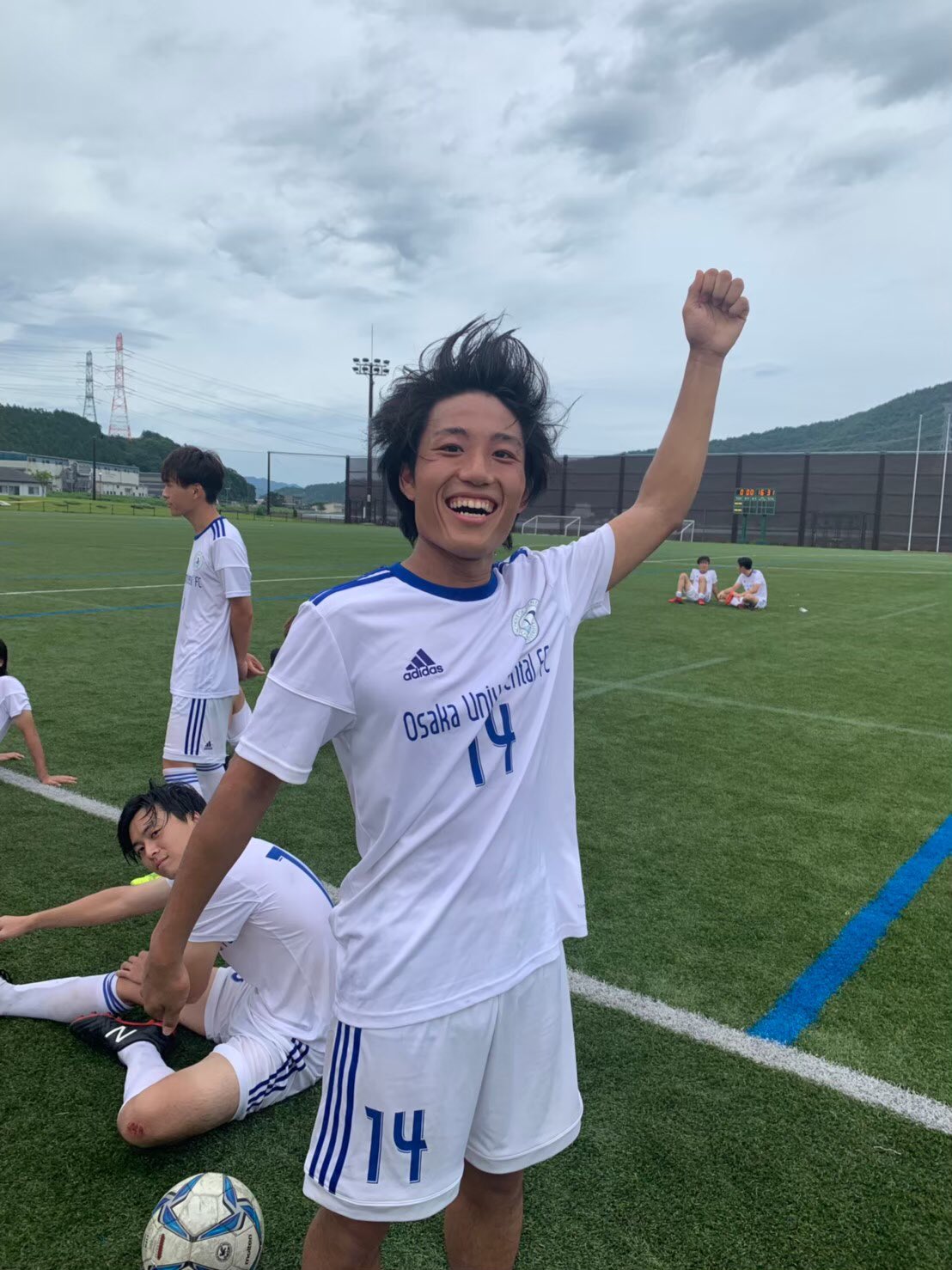 大阪大学歯学部サッカー部 部員紹介 学年 2回生 名前 山本修平 出身高校 東海高校 本田圭佑に憧れを抱くフィジカルドリブラー 奥原を足にしてあちこちでラーメンを食べている あーね と それな が口癖で少し素っ気ないが親しみやすい