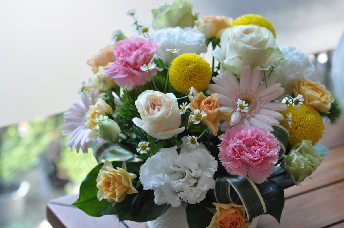 花と葉っぱの店 プント Twitterren こちらはecサイトから 恋人の日 という用途のオーダーでお受けしたアレンジメントです 恋人の日 は6月12日だったはずですが お花屋さんとしては一年中恋人の日でもいいですけどね イマハナ ビタミンf